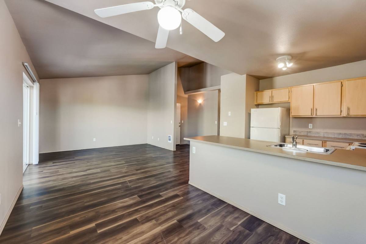 Townhouse for rent at 1900 Madras St SE, Salem, OR 97306