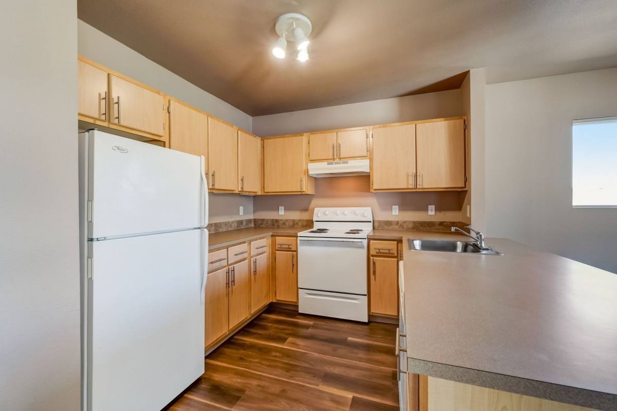 Townhouse for rent at 1900 Madras St SE, Salem, OR 97306