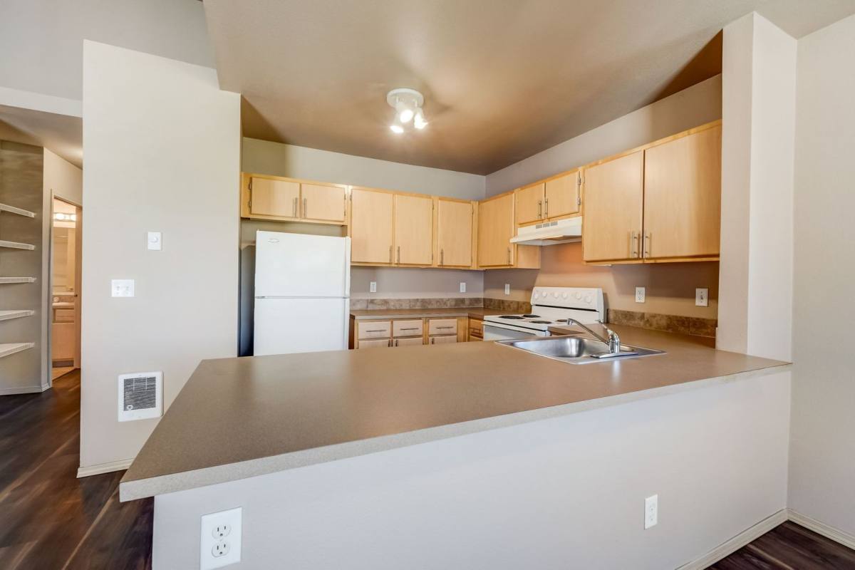 Townhouse for rent at 1900 Madras St SE, Salem, OR 97306