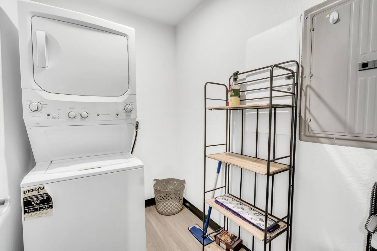 Apartment for rent at 21 W Jefferson St, Waterloo, IA 50701