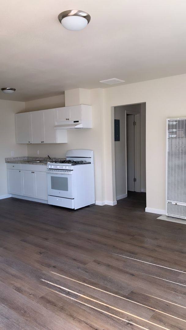 Summerset Village, 2103 N Angus St, Fresno, CA 93703 - Apartment for Rent