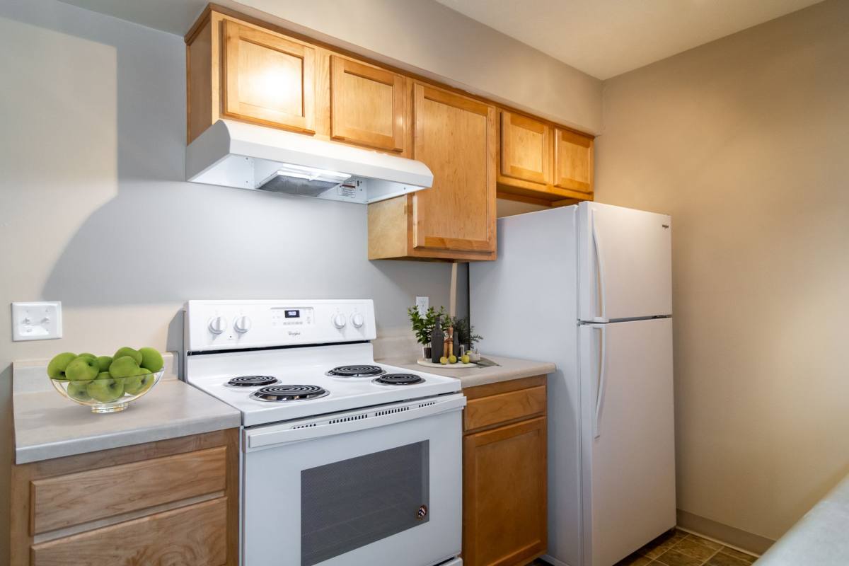 Country Club Lincoln, 2800 Woods Blvd, Lincoln, NE 68502 - Apartment for Rent - Image 2