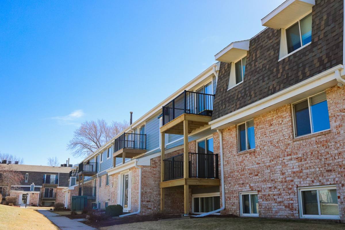 Country Club Lincoln, 2800 Woods Blvd, Lincoln, NE 68502 - Apartment for Rent