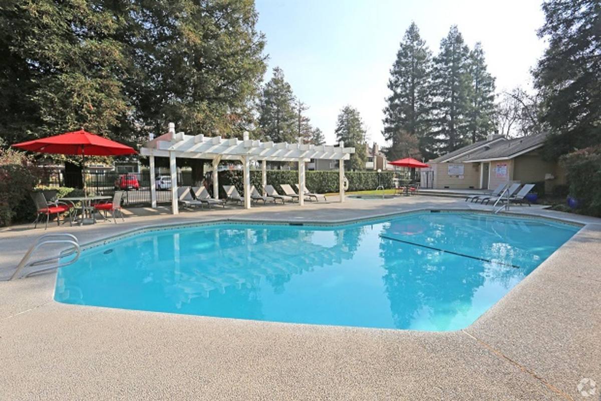Apartment for rent at 2800 - 2810 Willow Ave, Clovis, CA 93612
