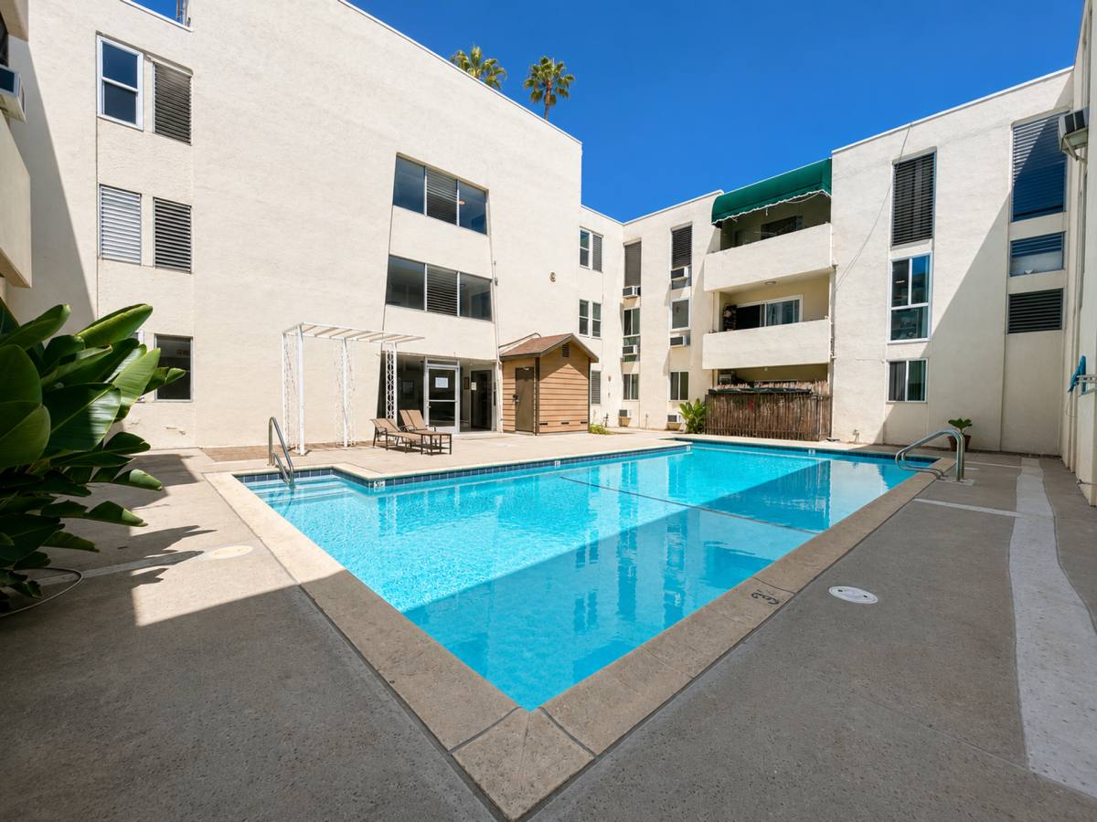 Apartment for rent at 6130 Reseda Blvd, Reseda, CA 91335