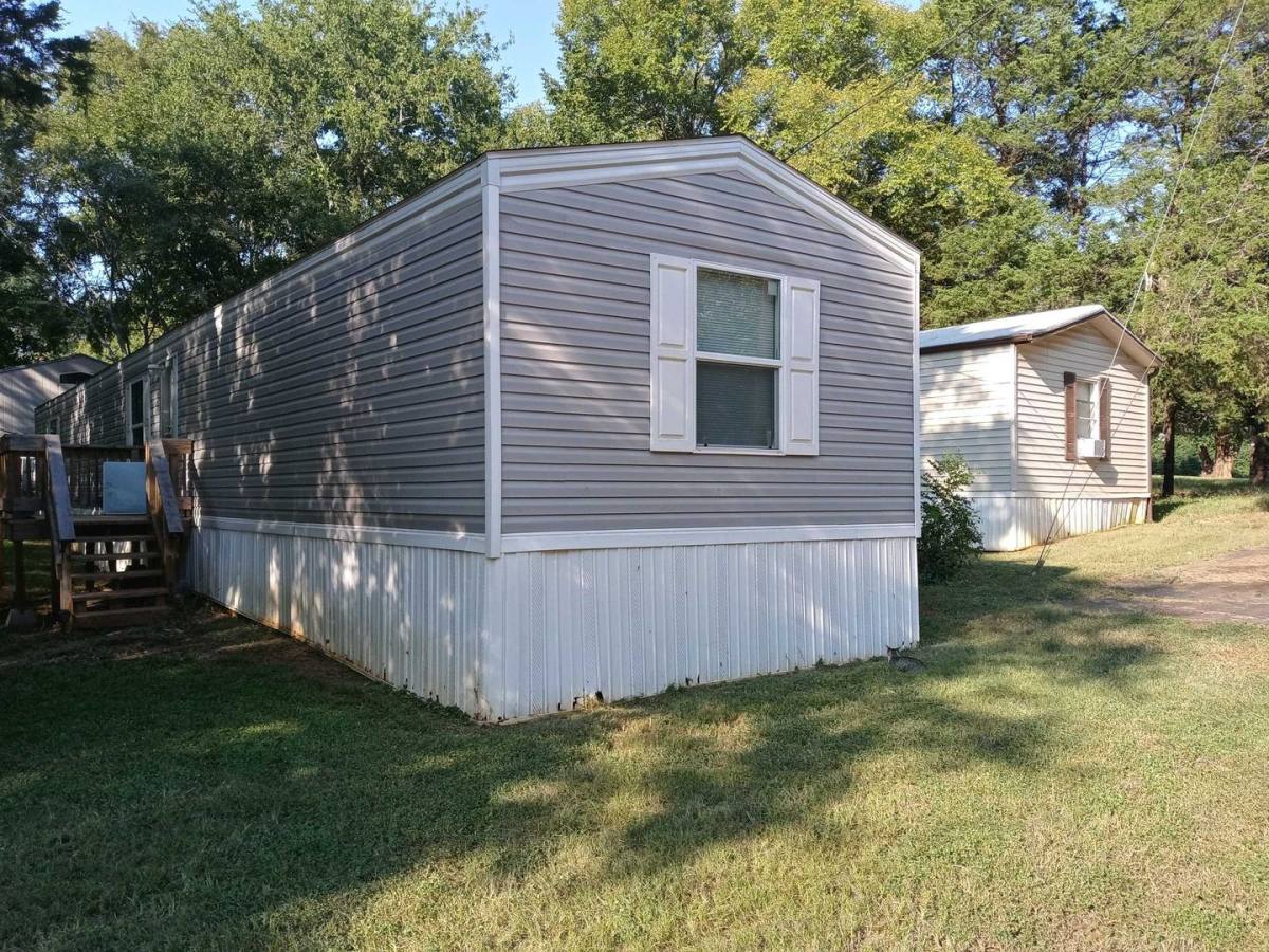 Apartment for rent at 602 W Main St, Whitehouse, TX 75791