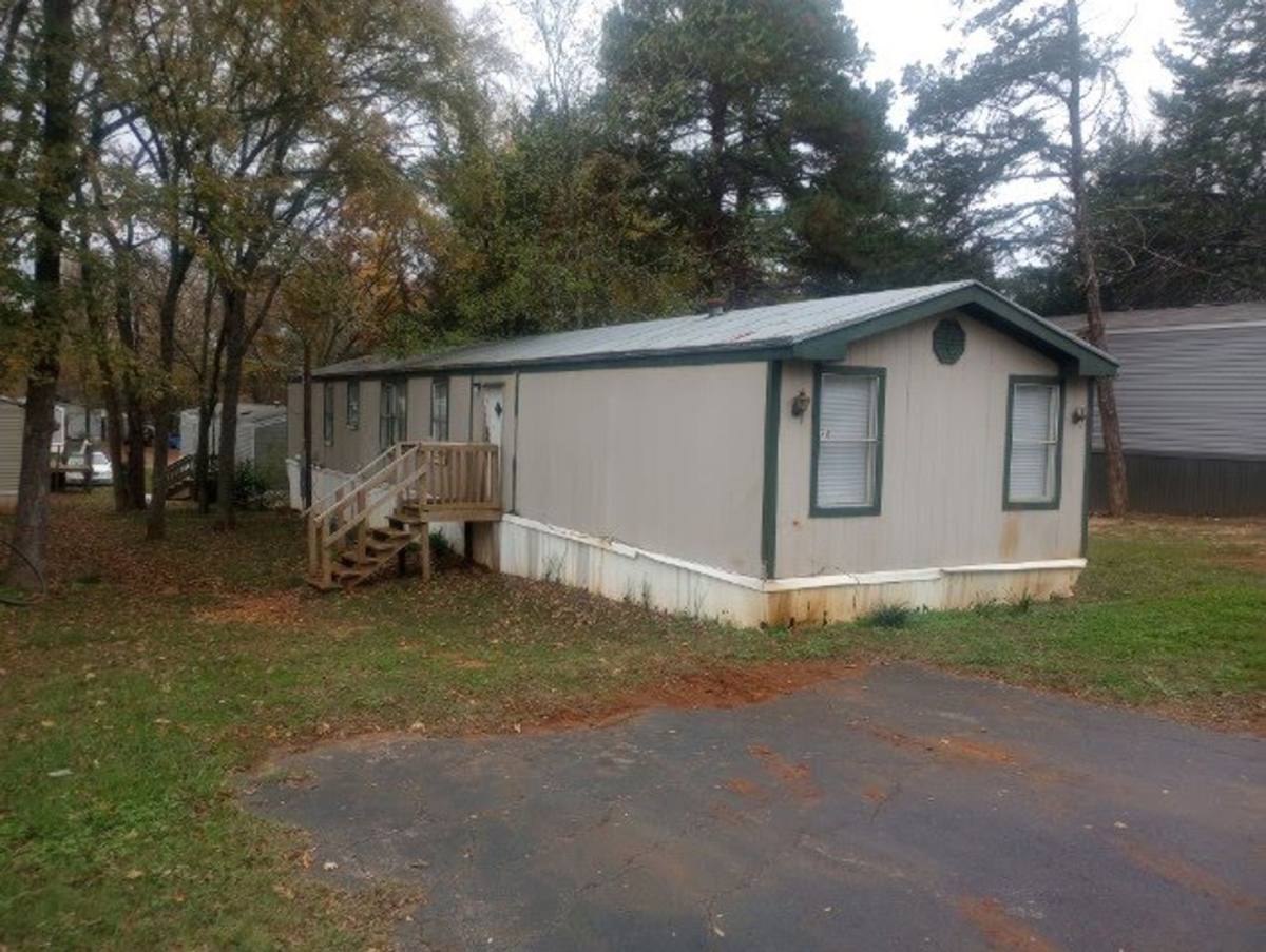 Apartment for rent at 602 W Main St, Whitehouse, TX 75791
