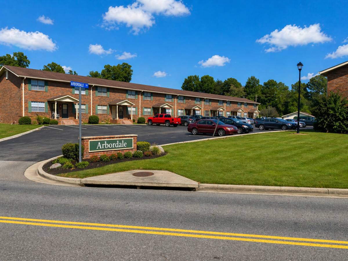 Apartment for rent at 804 N Tibbs Rd, Dalton, GA 30720