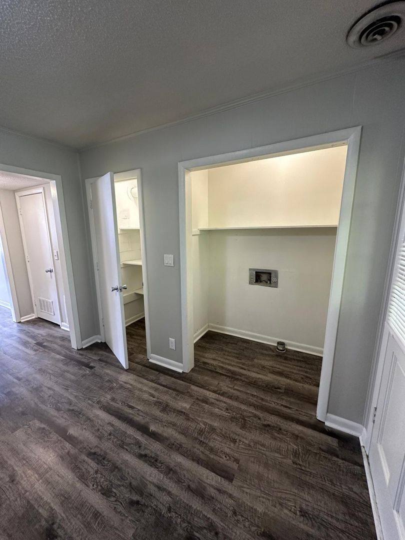 Apartment for rent at 804 N Tibbs Rd, Dalton, GA 30720