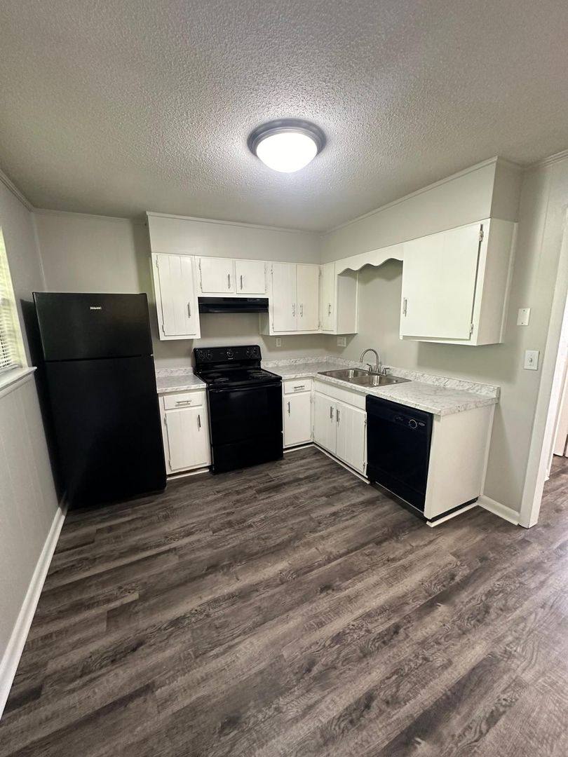 Apartment for rent at 804 N Tibbs Rd, Dalton, GA 30720