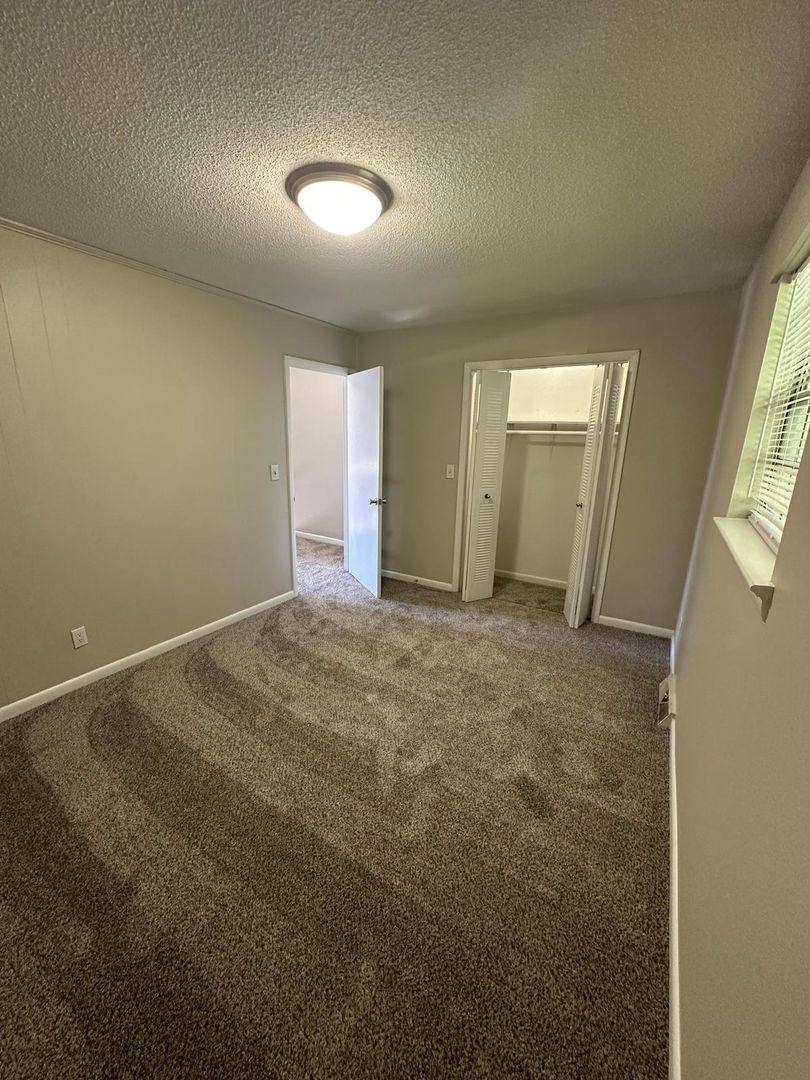 Apartment for rent at 804 N Tibbs Rd, Dalton, GA 30720