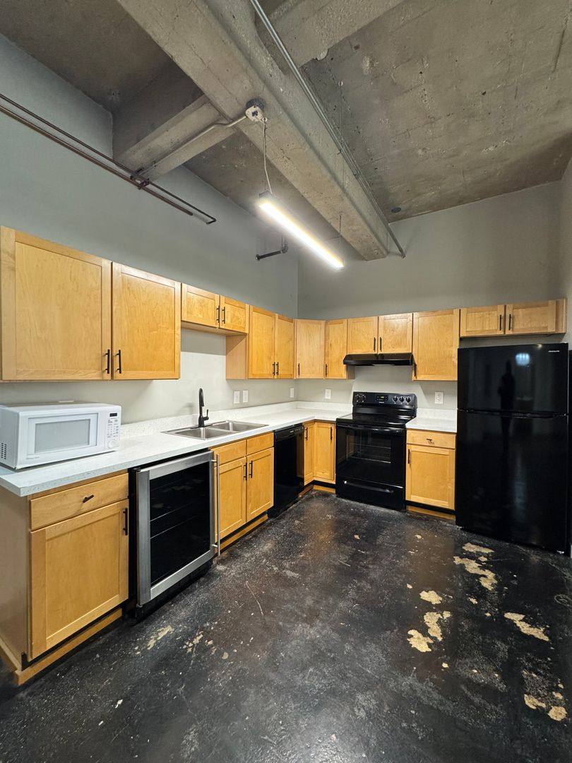 Apartment for rent at 1004 Baltimore Ave, Kansas City, MO 64105