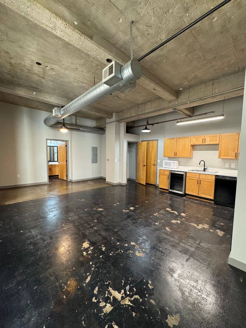 Apartment for rent at 1004 Baltimore Ave, Kansas City, MO 64105