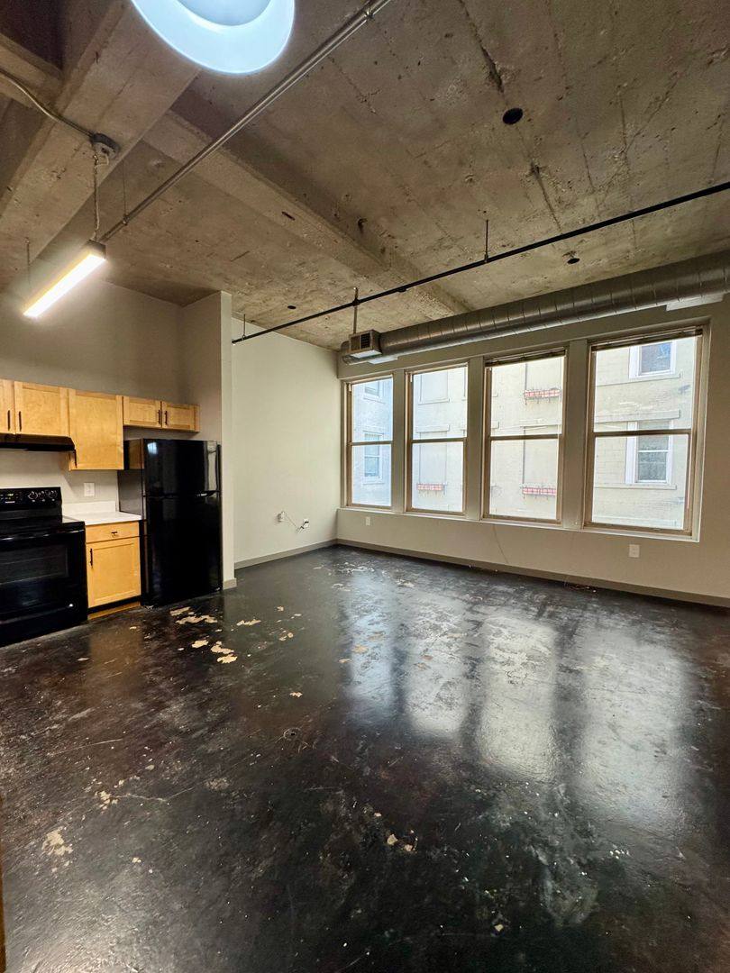 Apartment for rent at 1004 Baltimore Ave, Kansas City, MO 64105