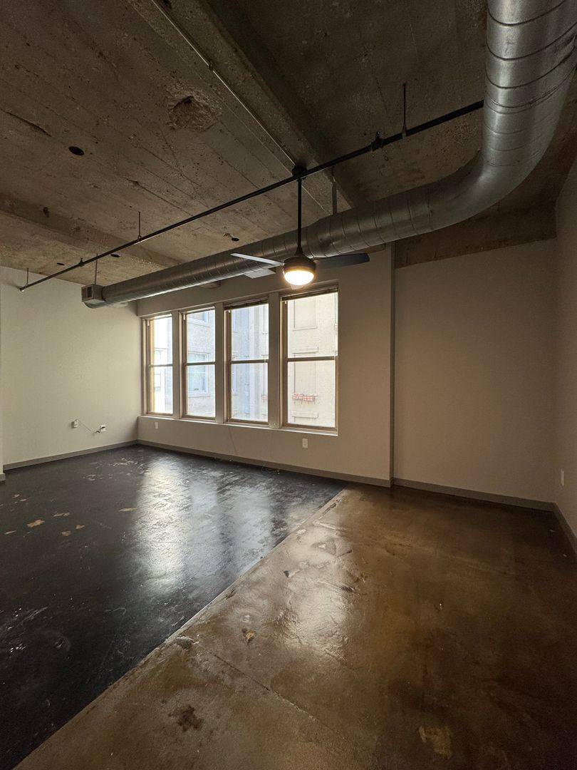 Apartment for rent at 1004 Baltimore Ave, Kansas City, MO 64105