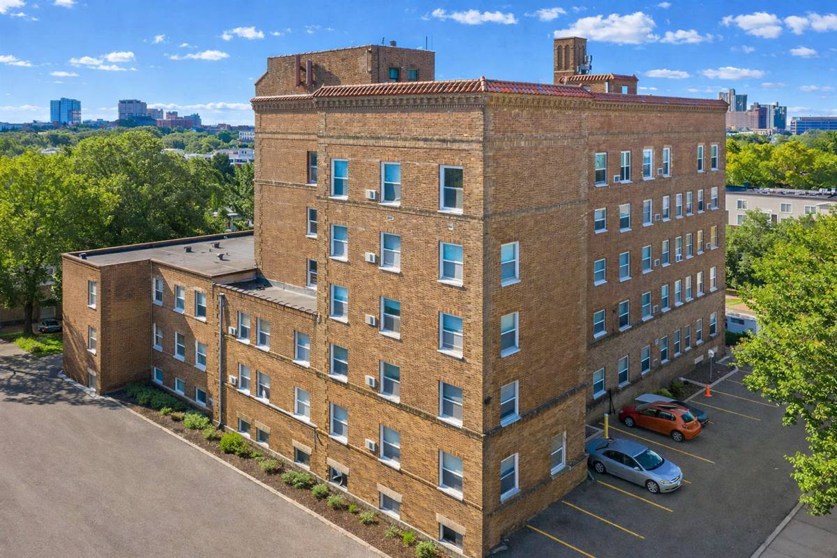 Apartment for rent at 414 7th Ave SE, Minneapolis, MN 55414