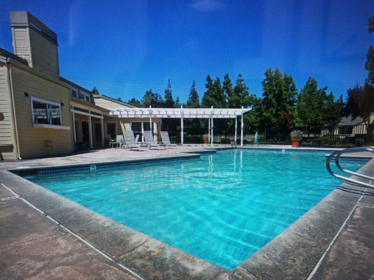 Apartment for rent at 5350 N Brawley Ave, Fresno, CA 93722