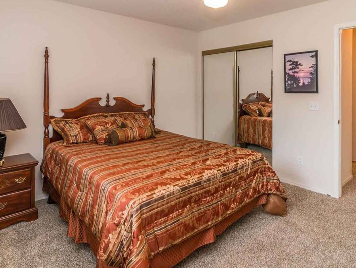 Pearlwood Estates, 1860 52nd St E, Inver Grove Heights, MN 55077 - Apartment for Rent - Image 13
