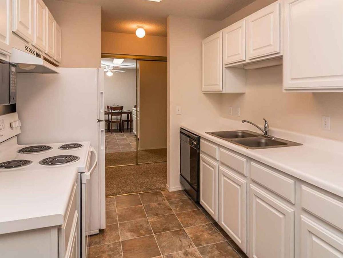 Pearlwood Estates, 1860 52nd St E, Inver Grove Heights, MN 55077 - Apartment for Rent - Image 14
