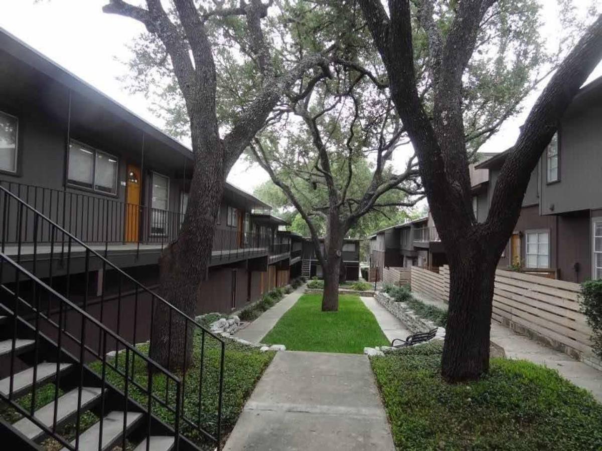 Apartment for rent at 3031 Eisenhauer Rd, San Antonio, TX 78209