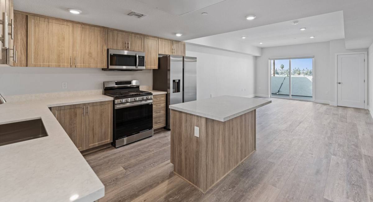 Apartment for rent at 3050 W 11th St, Los Angeles, CA 90006