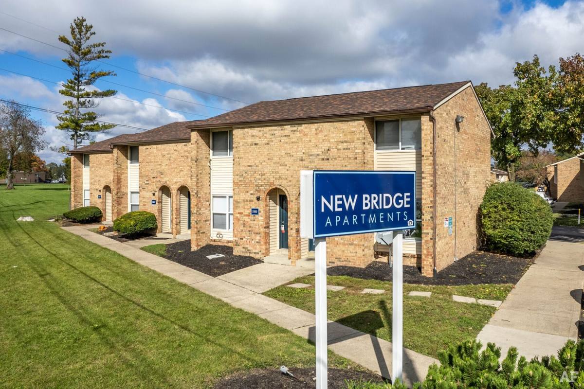 Apartment for rent at 947 W Forest Creek Dr, Columbus, OH 43223