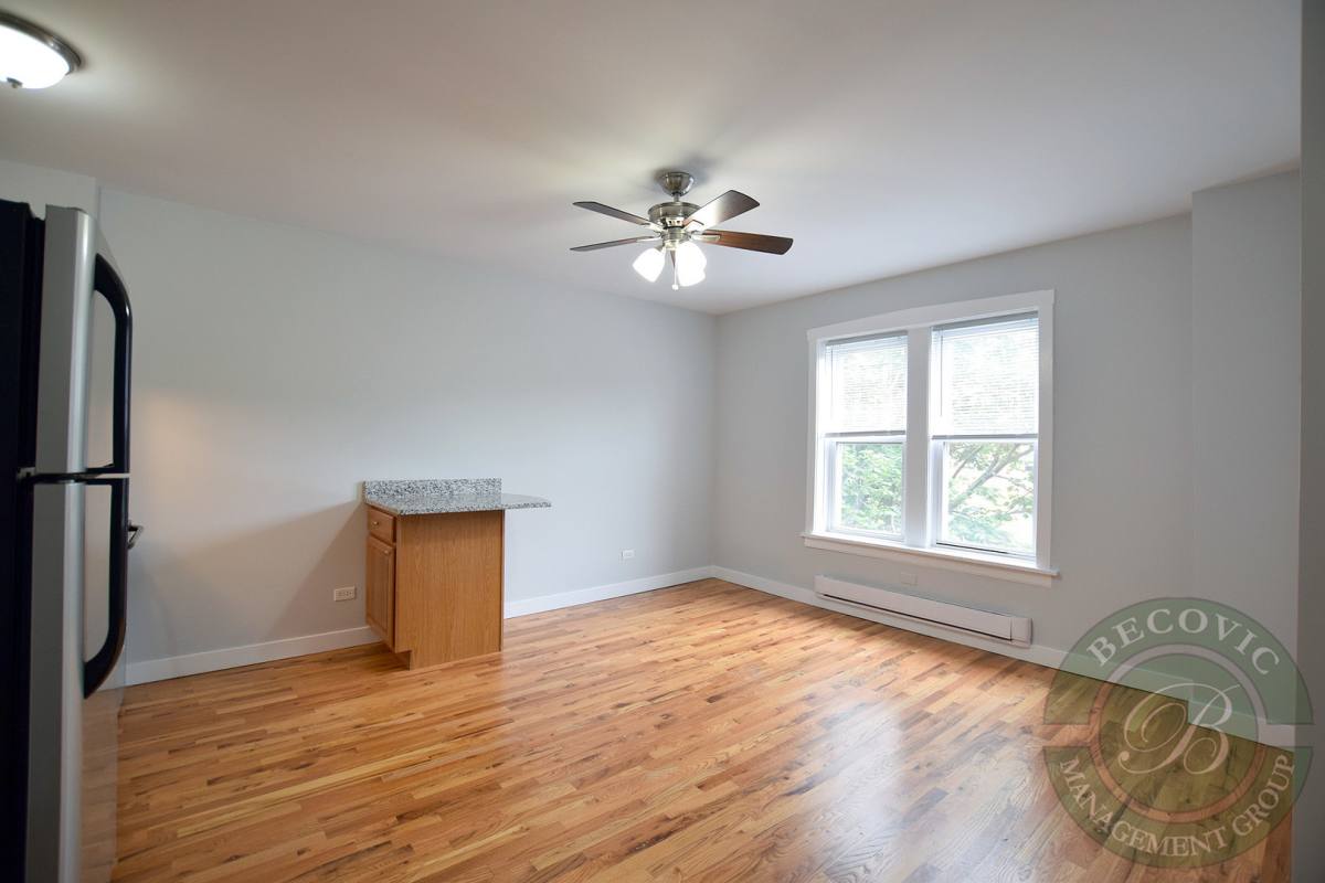 Apartment for rent at 7450-7456 N Greenview Ave, Chicago, IL 60626
