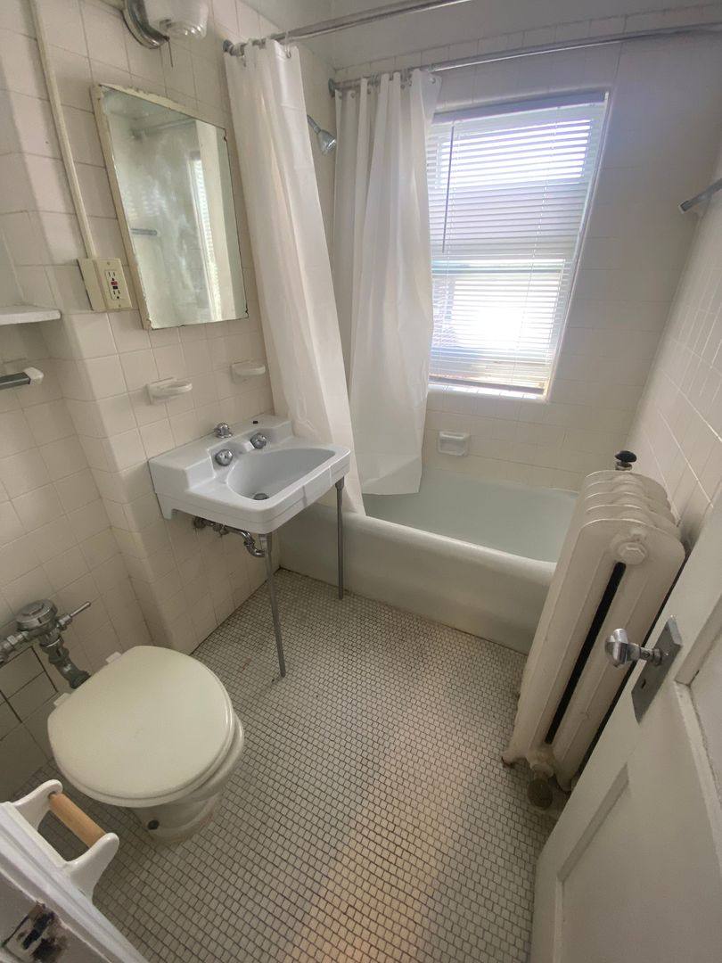 Apartment for rent at 230 Oak Grove St, Minneapolis, MN 55403