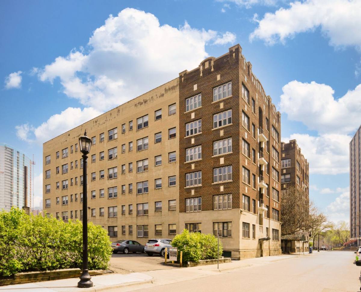 Apartment for rent at 230 Oak Grove St, Minneapolis, MN 55403
