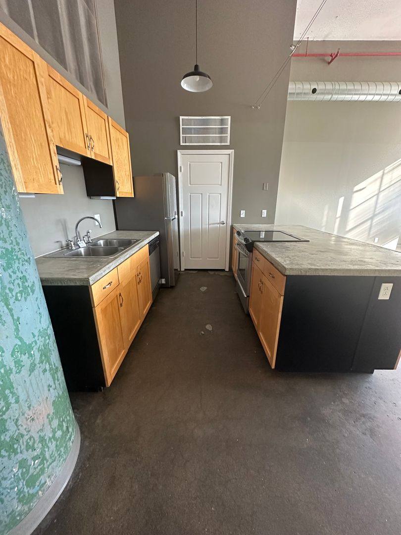 Apartment for rent at 1300 S 11th St, Saint Joseph, MO 64503