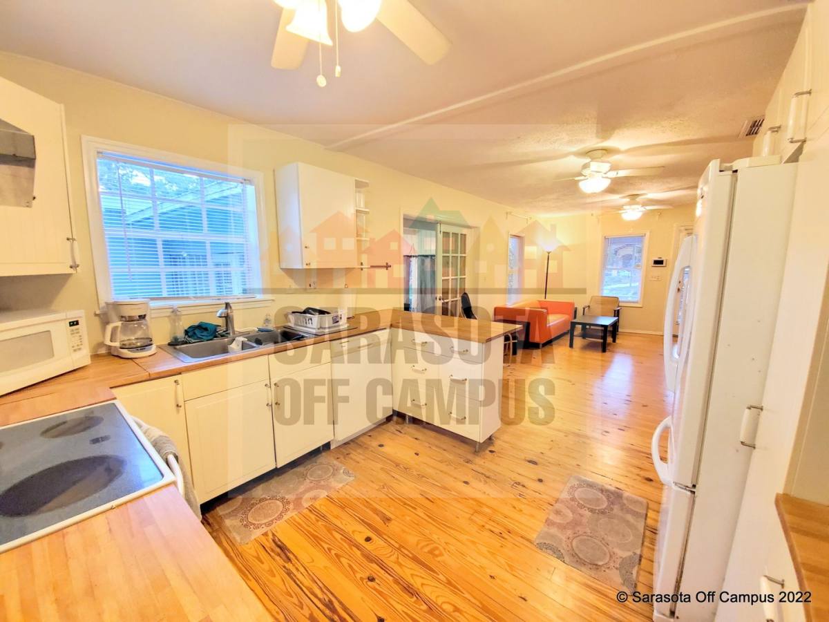 Apartment for rent at 1014 Mecca Dr, Sarasota, FL 34234