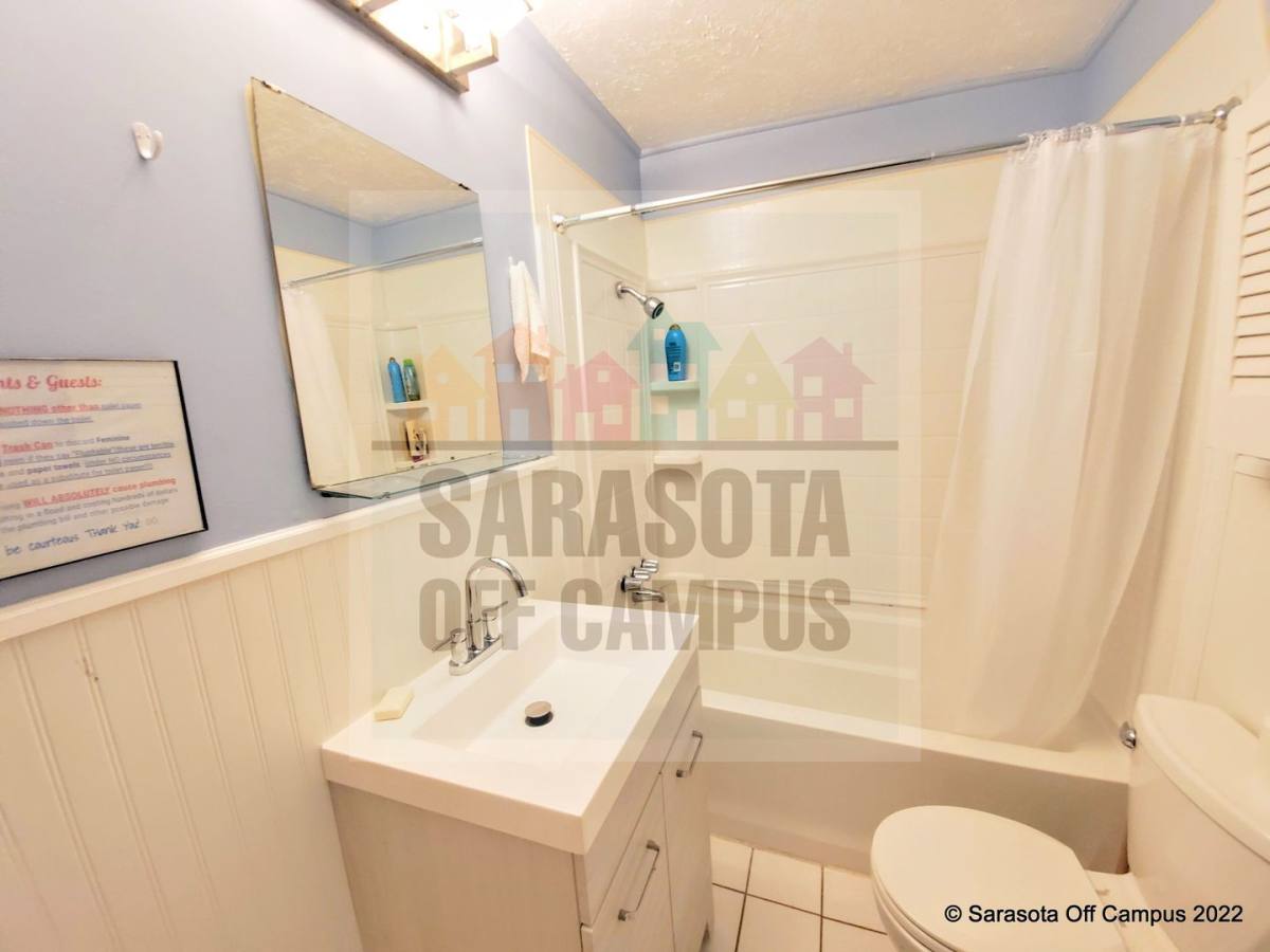 Apartment for rent at 1014 Mecca Dr, Sarasota, FL 34234