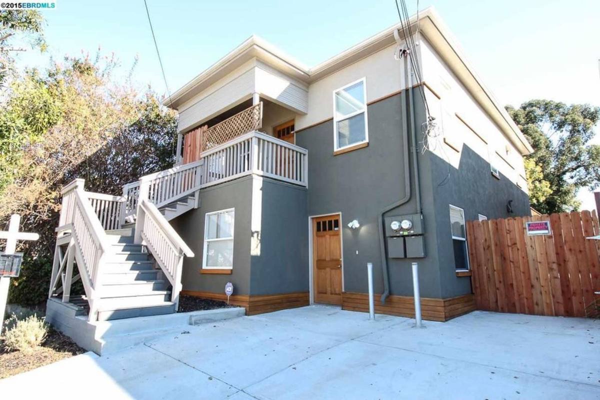 Apartment for rent at 4716-4718 W St, Emeryville, CA 94608