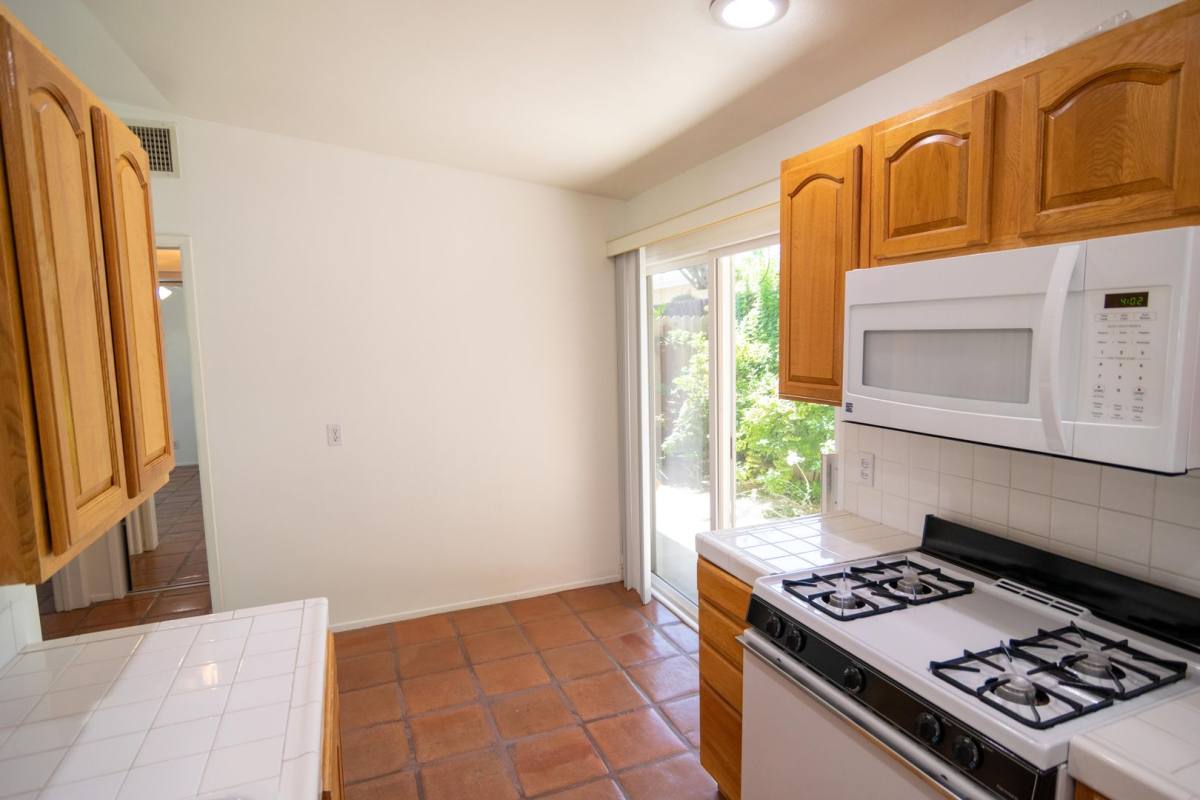 Apartment for rent at 473 Avenida Olancha, Palm Springs, CA 92264