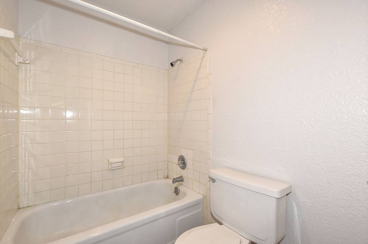 Apartment for rent at 12204 NW Heady Ave, Kansas City, MO 64163