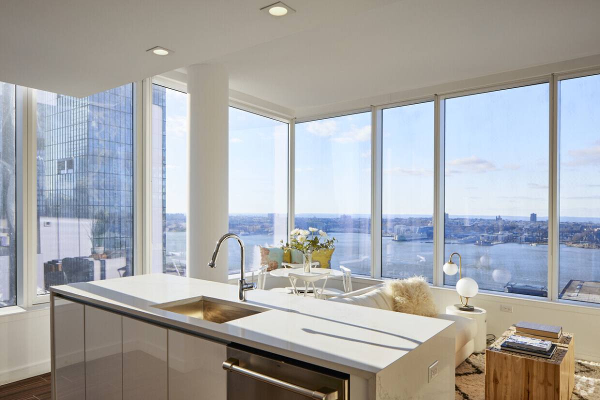 Apartment for rent at 515 W 36th St #21FF, New York, NY 10018