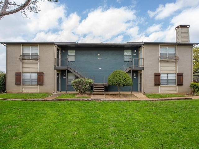 Apartment for rent at 1325 Tennis Dr #C21, Bedford, TX 76022