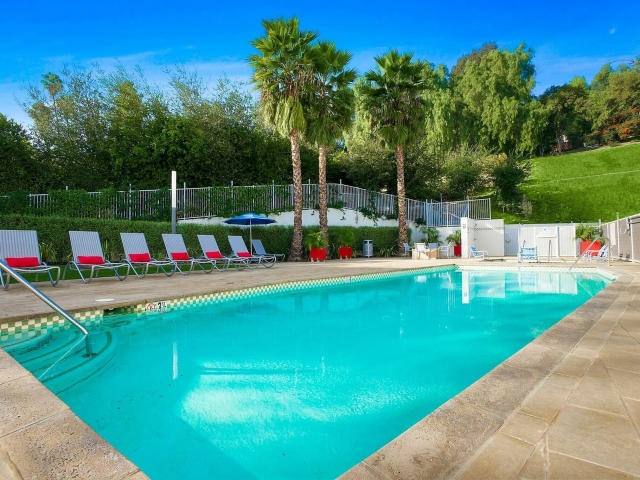 Apartment for rent at 16710 Ventura Blvd #A11, Encino, CA 91436