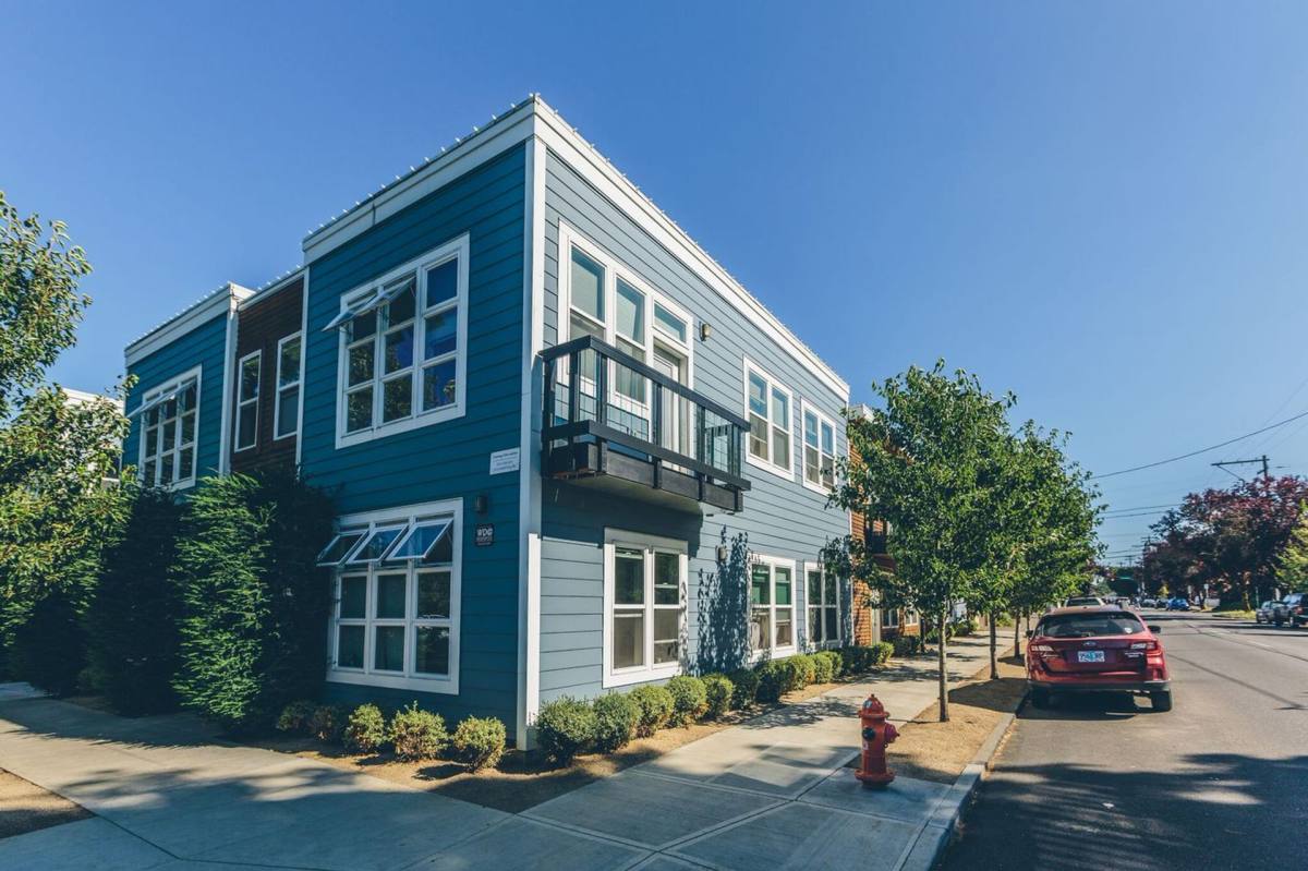 Apartment for rent at 1100 & 1120 SE Sherman St, Portland, OR 97214