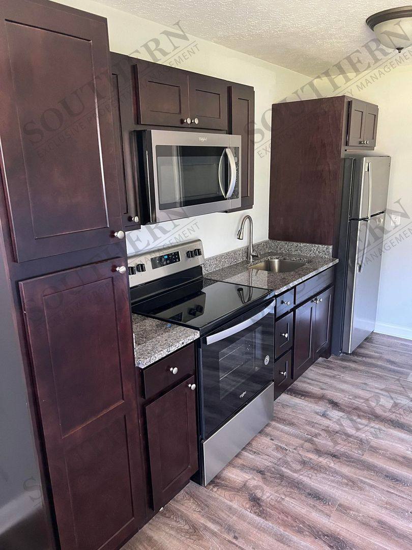 Apartment for rent at Mt Victor Estates, 161 Old Lovers Lane, Bowling Green, KY 42103