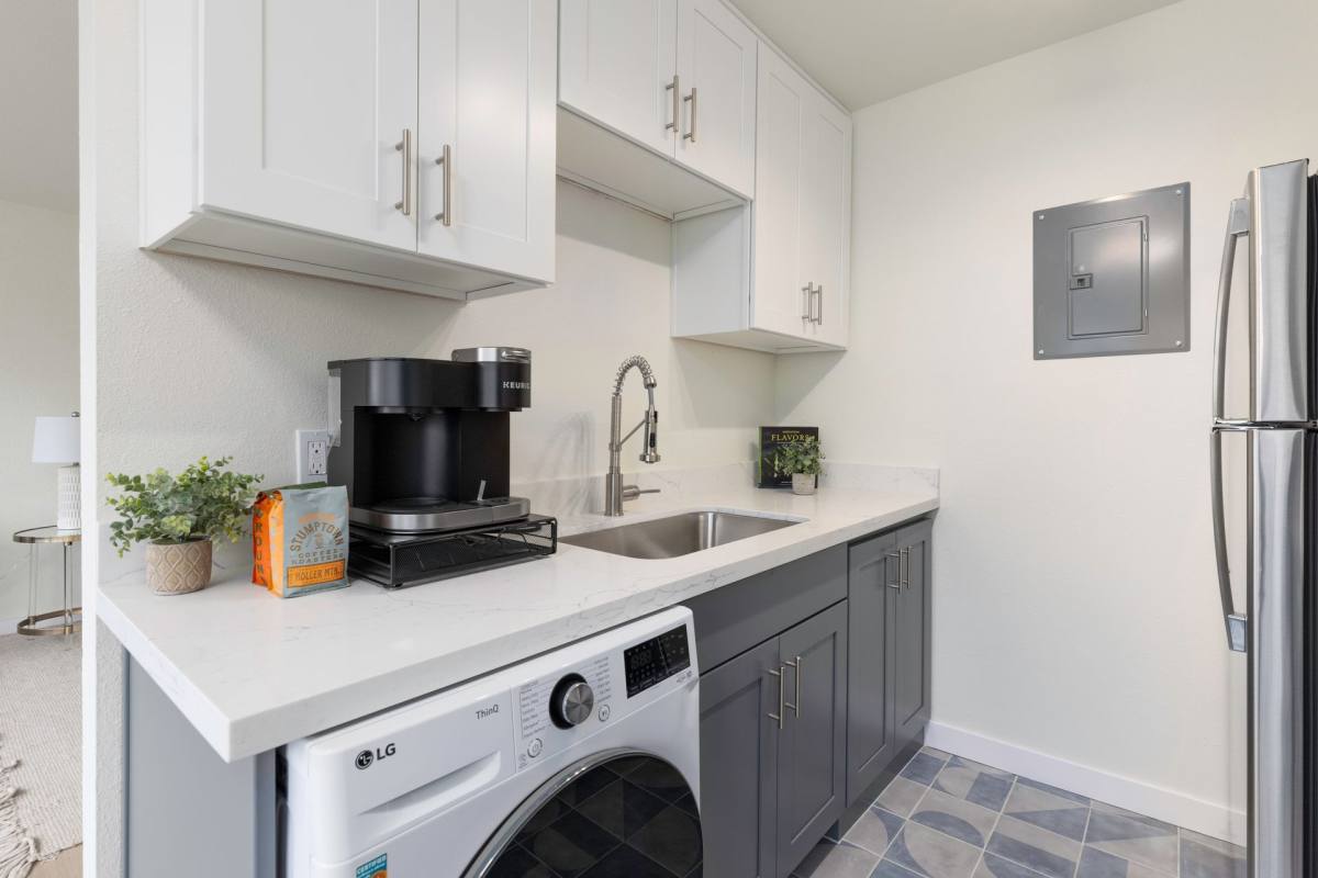 The Larkspur, 1727 Summit Ave, Seattle, WA 98122 - Apartment for Rent - Image 7
