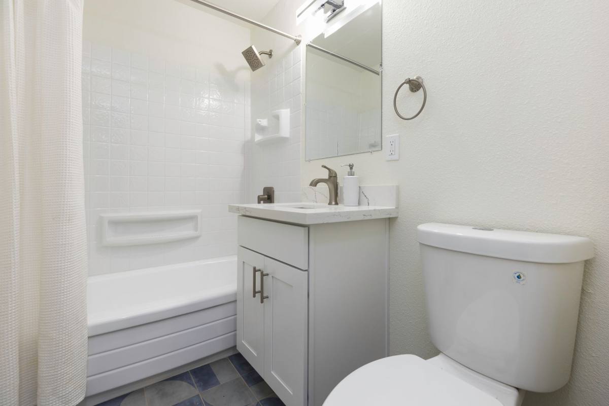The Larkspur, 1727 Summit Ave, Seattle, WA 98122 - Apartment for Rent - Image 9