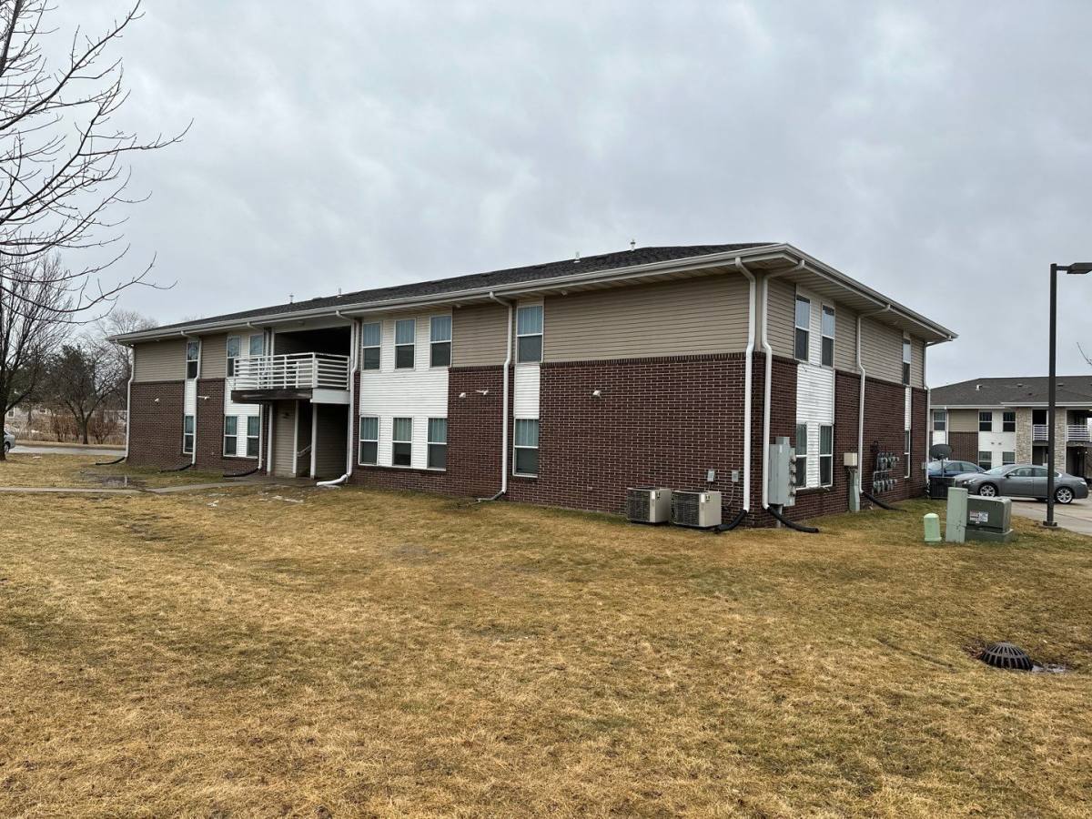 Apartment for rent at 7500 Meadowlands Dr, Des Moines, IA 50320