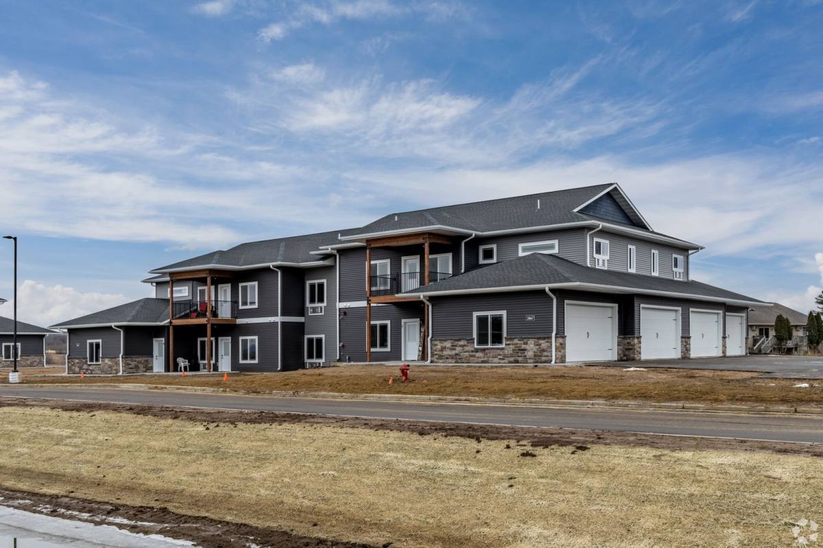 Townhouse for rent at 1919 11th Ave E, Menomonie, WI 54751