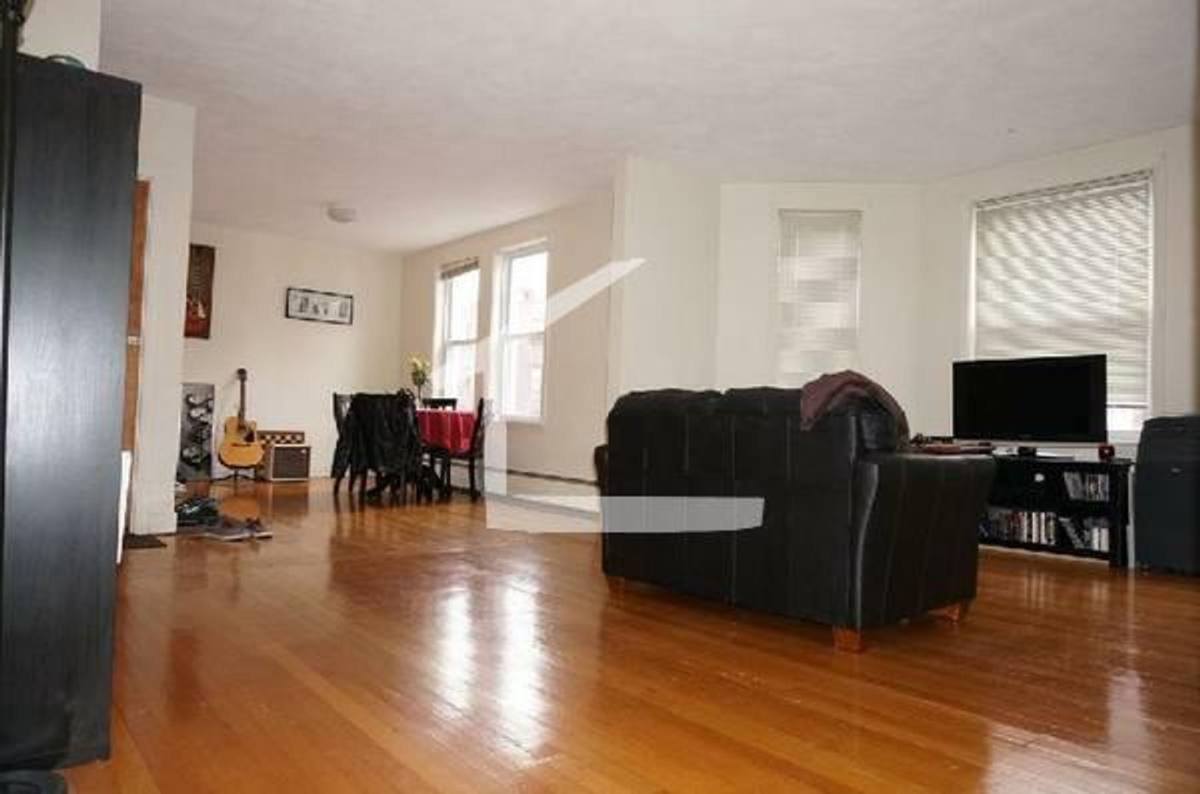 Apartment for rent at 310 Tappan St #2E, Brookline, MA 02445