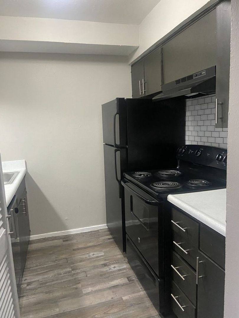 Apartment for rent at 1111 N O'Connor Rd, Irving, TX 75061