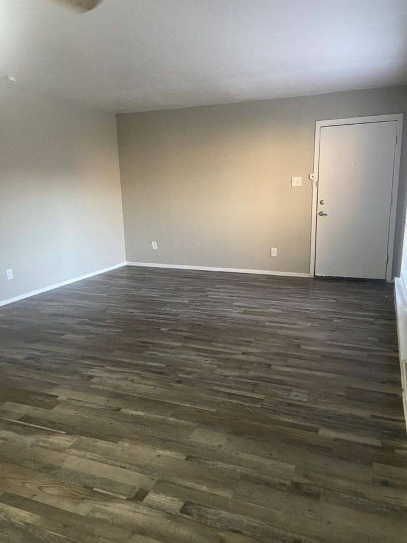 Apartment for rent at 1111 N O'Connor Rd, Irving, TX 75061