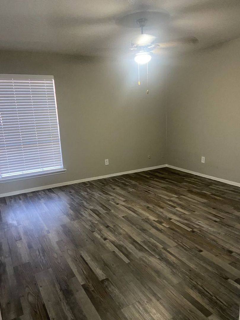 Apartment for rent at 1111 N O'Connor Rd, Irving, TX 75061