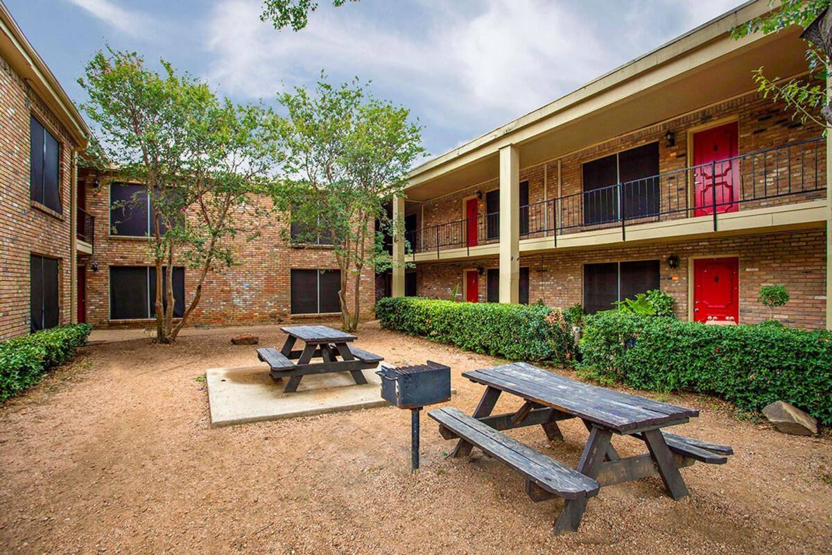 Apartment for rent at 1111 N O'Connor Rd, Irving, TX 75061