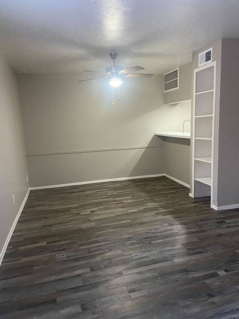 Apartment for rent at 1111 N O'Connor Rd, Irving, TX 75061